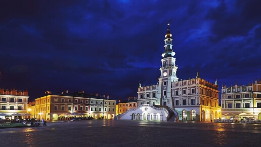 Ratusz na Rynku Miejskim nocą